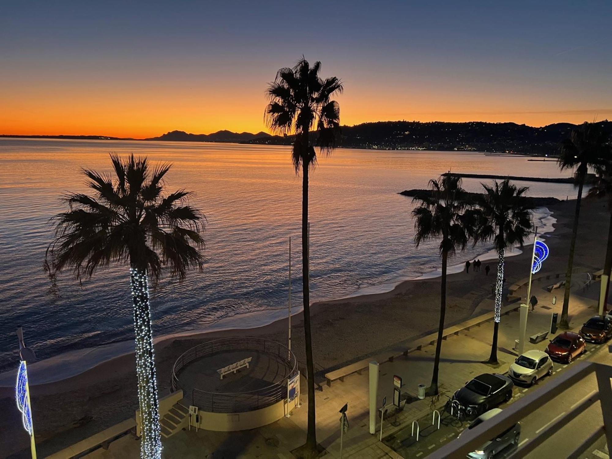 Résidence Le Soleil Juan-les-Pins Extérieur photo
